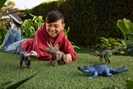 Jurassic World Rebirth Gigantic Thrashers Chilantalsaurus Dinosaur Figure Toy, Dual Attack