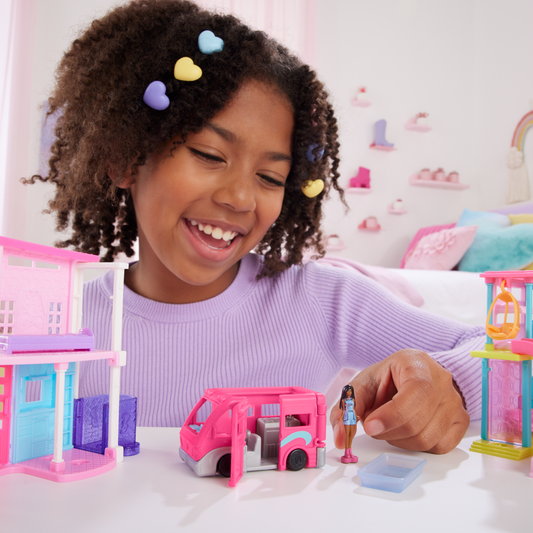 Barbie Mini BarbieLand Vehículo para Muñecas Camper de los Sueños