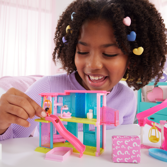 Barbie Mini Barbieland Coffrets Maison de Poupée, Poupée 3,81 Cm
