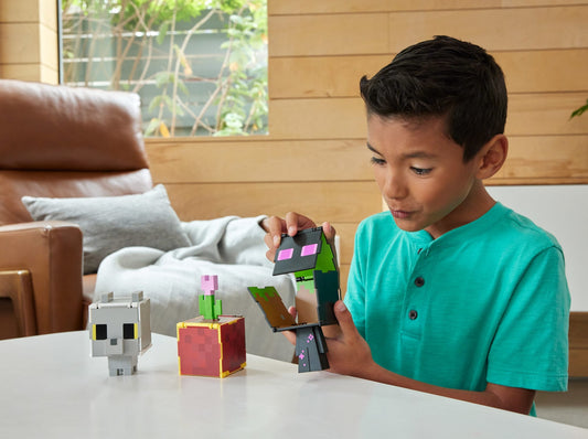 Minecraft Flippin’ Figs Figures, 2-In-1 Fidget Play, 3.75-Inch Scale Collectible Toy (Characters May Vary)