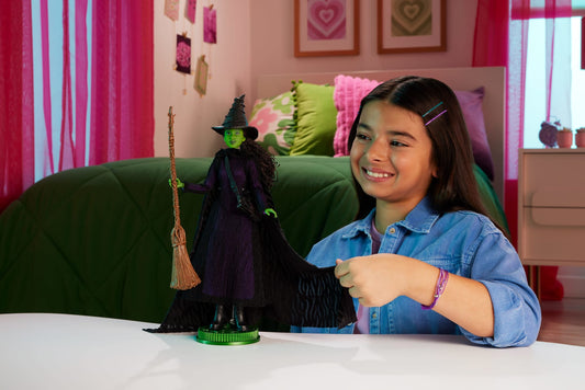 Universal Pictures Wicked Poupée Mode de Luxe et Acc. Elphaba - Bientôt Disponible