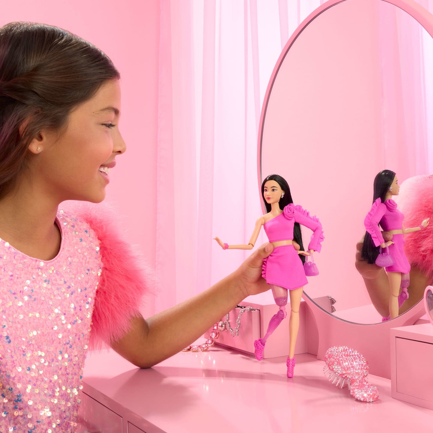 Barbie  Style de Luxe  Poupée 2, Barbiecore, Jambe Artificielle