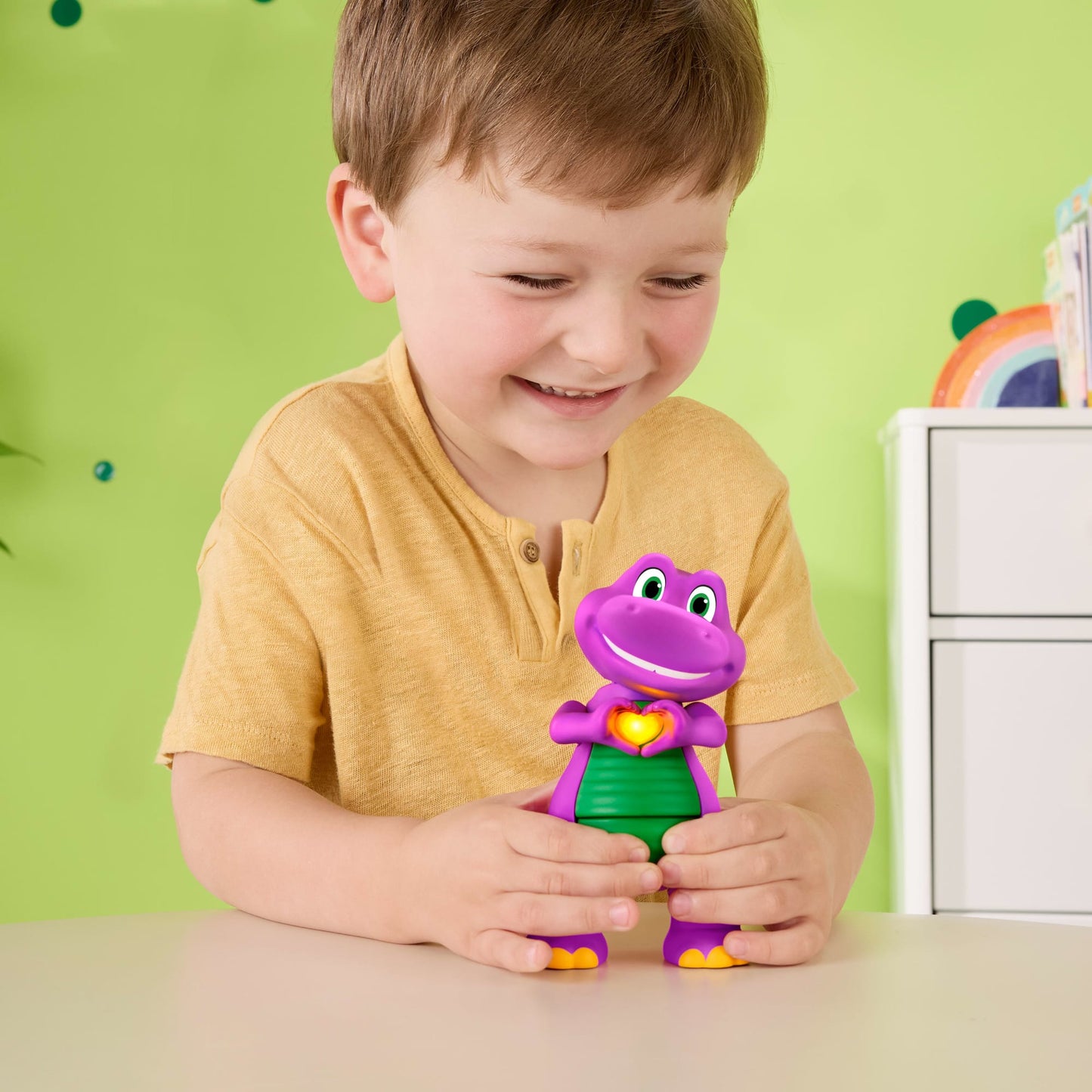 Barney Figura de Juguete Manos de Corazón Luces y Sonidos