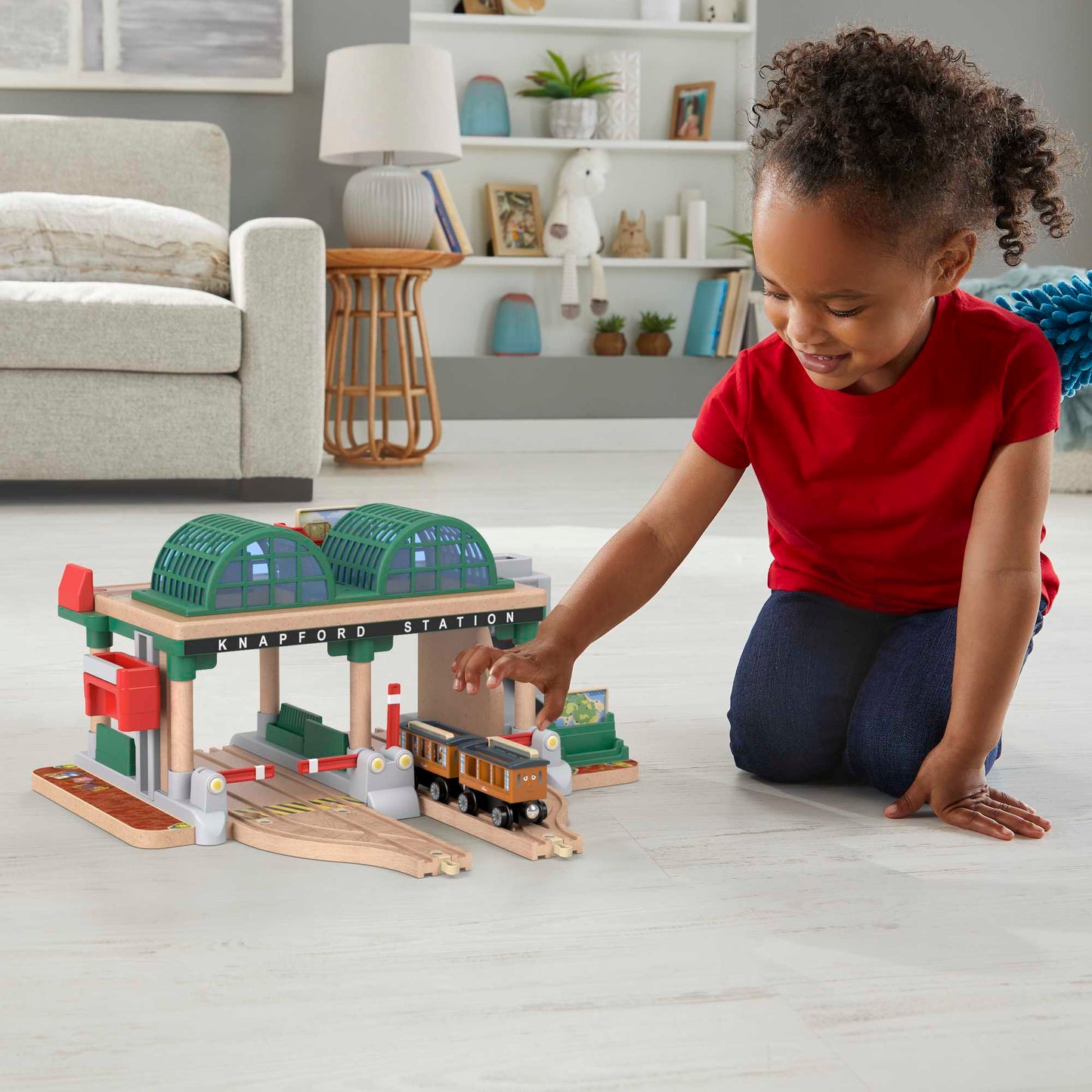Fisher-Price Thomas et ses Amis Piste en Bois Coffret de Jeu Ramassage de Passagers à La Gare des Quatre Vents