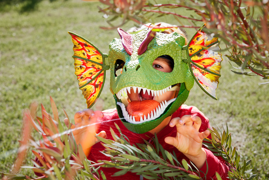 Jurassic World Dilophosaurus Role Play Mask With Sound & Water-Shooting Feature, Frill