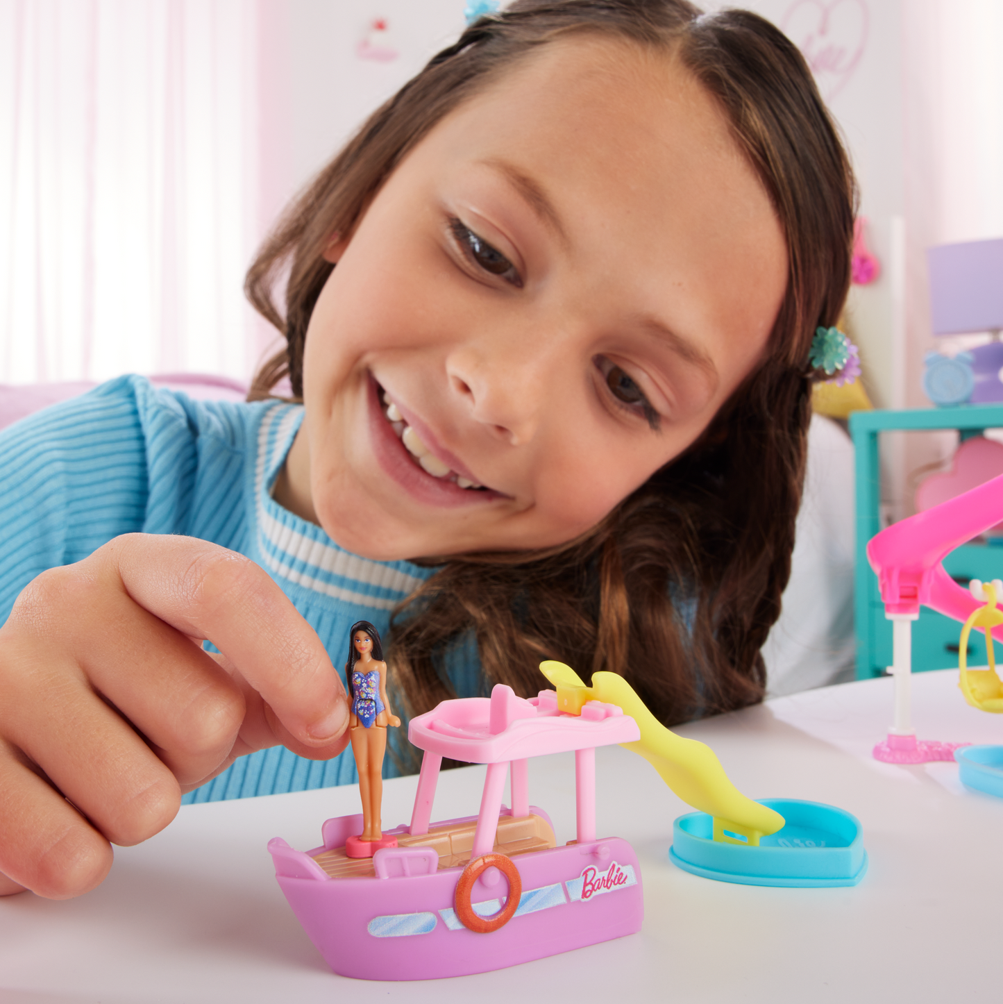 Barbie Mini BarbieLand Vehículo para Muñecas Yate de los Sueños
