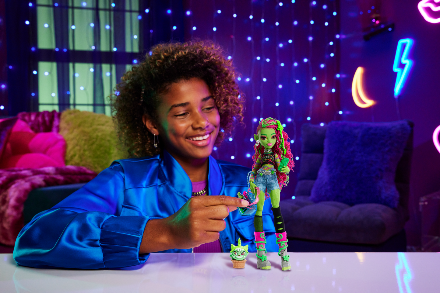 Monster High Poupée, Animal et Accessoires Venus Mcflytrap, Chewlian