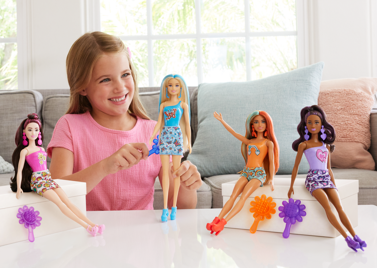 Barbie Color Reveal Série Groovy Poupée et Accessoires, 6 Surprises