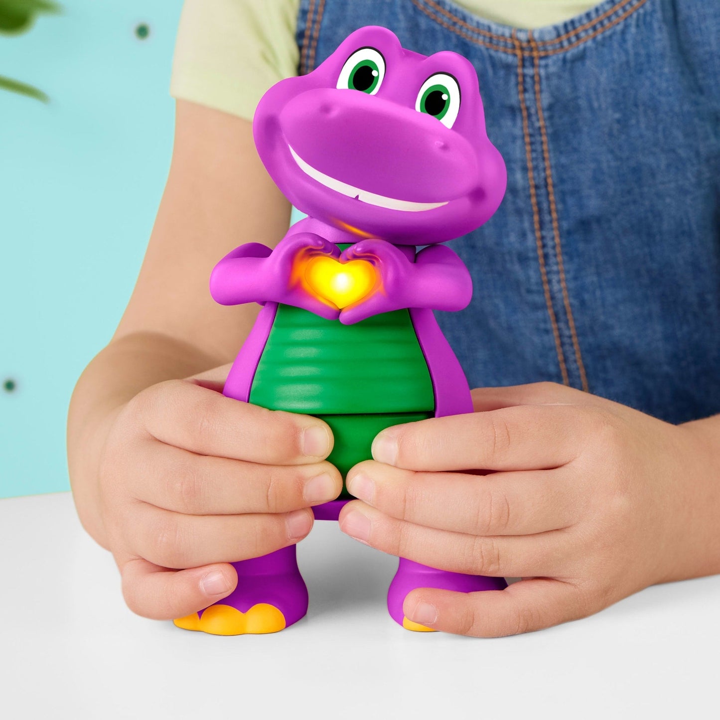 Figurine Jouet Barney Mains en Cur Le Monde de Barney de Fisher-Price Avec Musique et Lumières Pour enfants