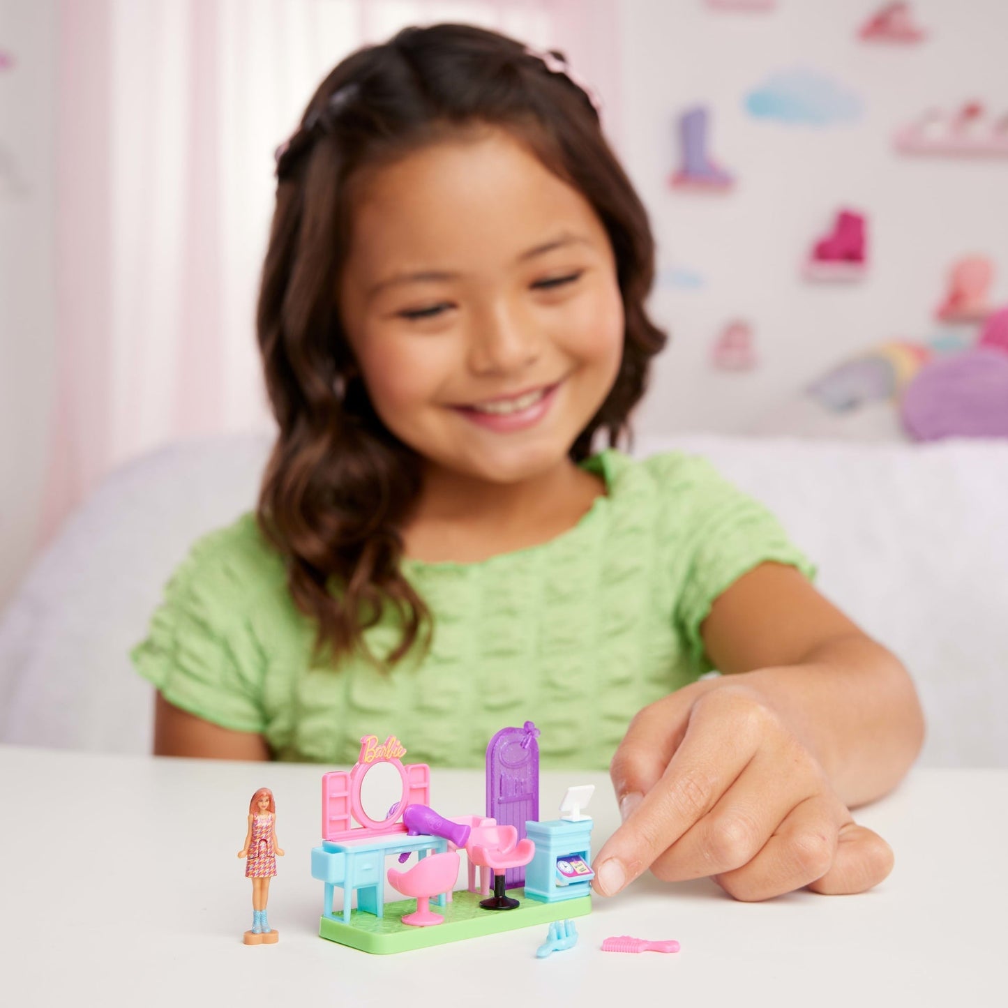 Barbie Mini BarbieLand Conjunto de Brinquedo Estética com Mini Boneca