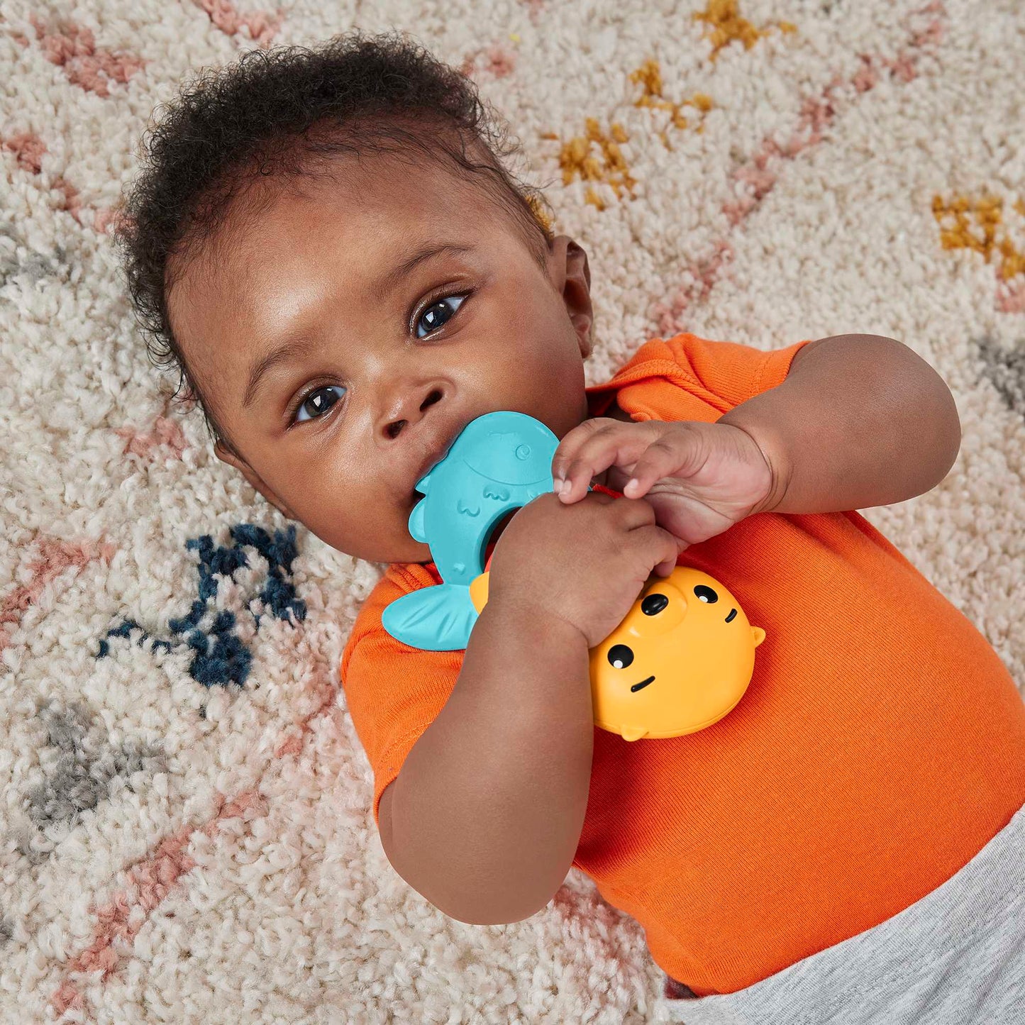 Fisher-Price Baby Sonaja para Bebés Sensimals Leopardo