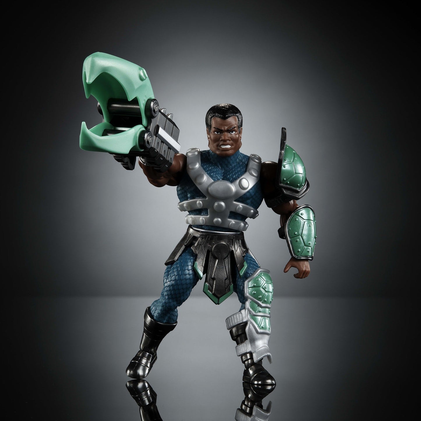 Masters of the Universe Turtles of Grayskull Figura de Acción Clamp Champ de 5.5 pulgadas