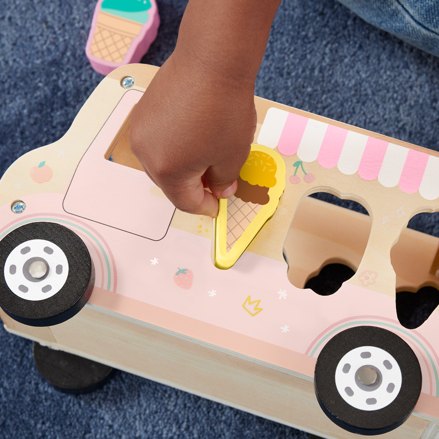 Fisher-Price Camion de Glaces Trieur de Formes en Bois, 8 Éléments
